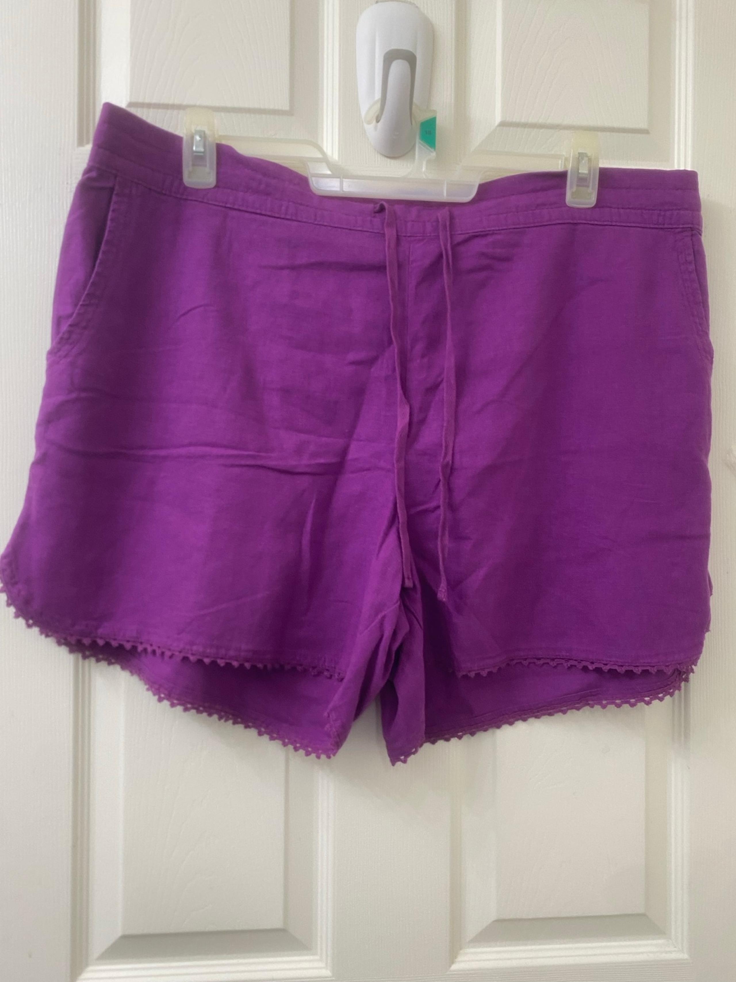 1X Womens Terra & Sky super soft short with trim and side pockets