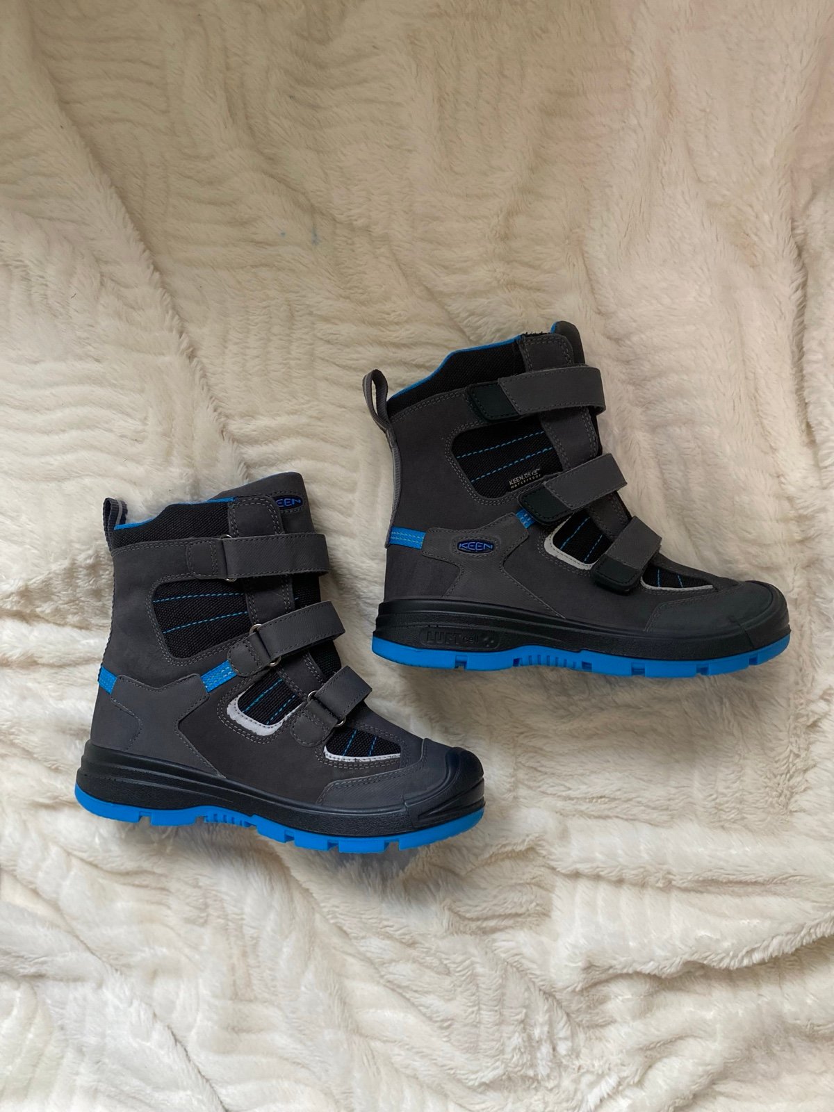 KEEN boys boots - Size 3