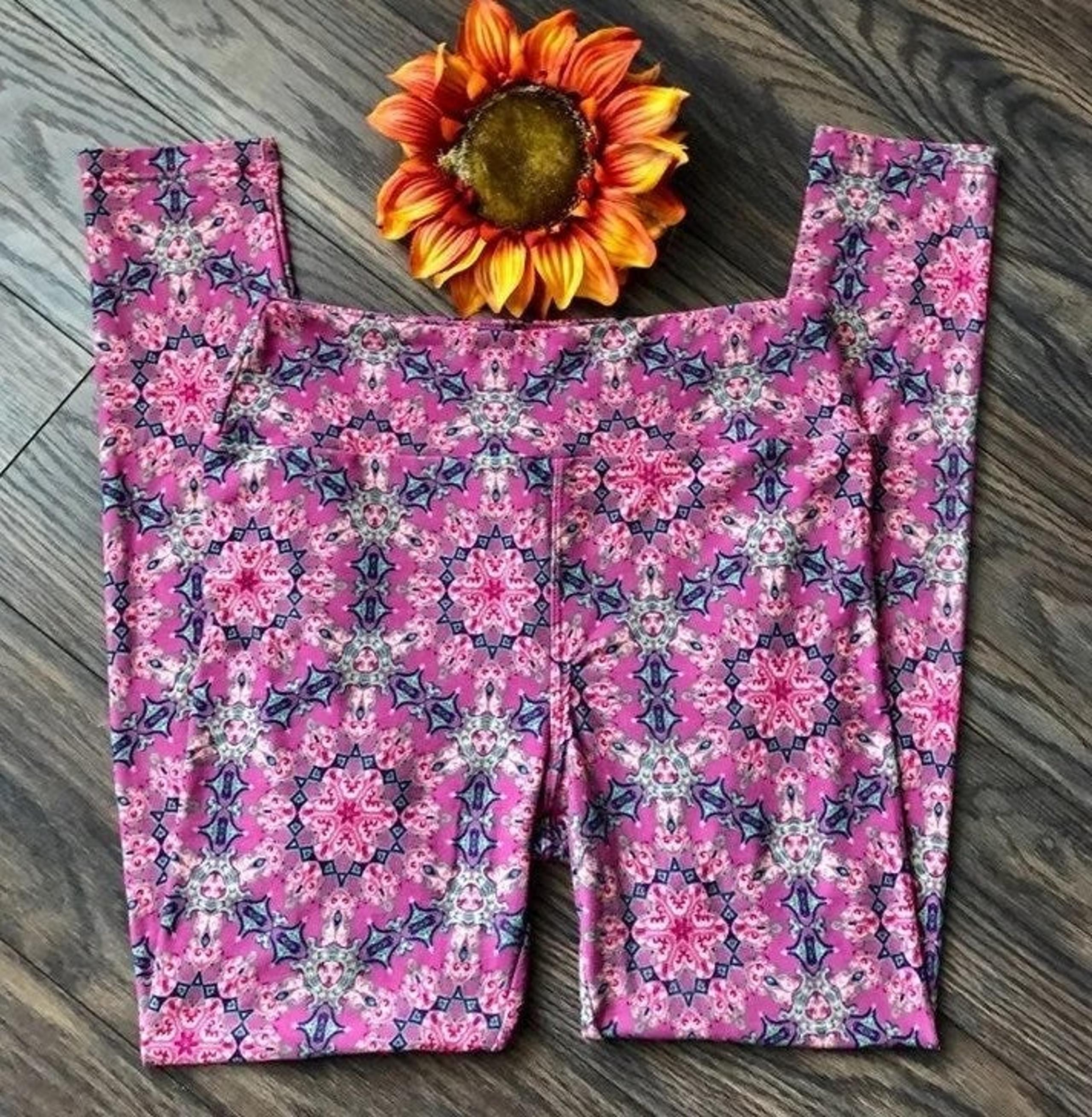 LuLaRoe Pink Snowflake Leggings OS