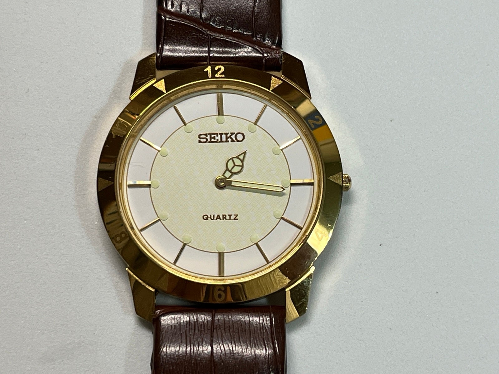 Slim Seiko 6.30mm case. 42mm diameter