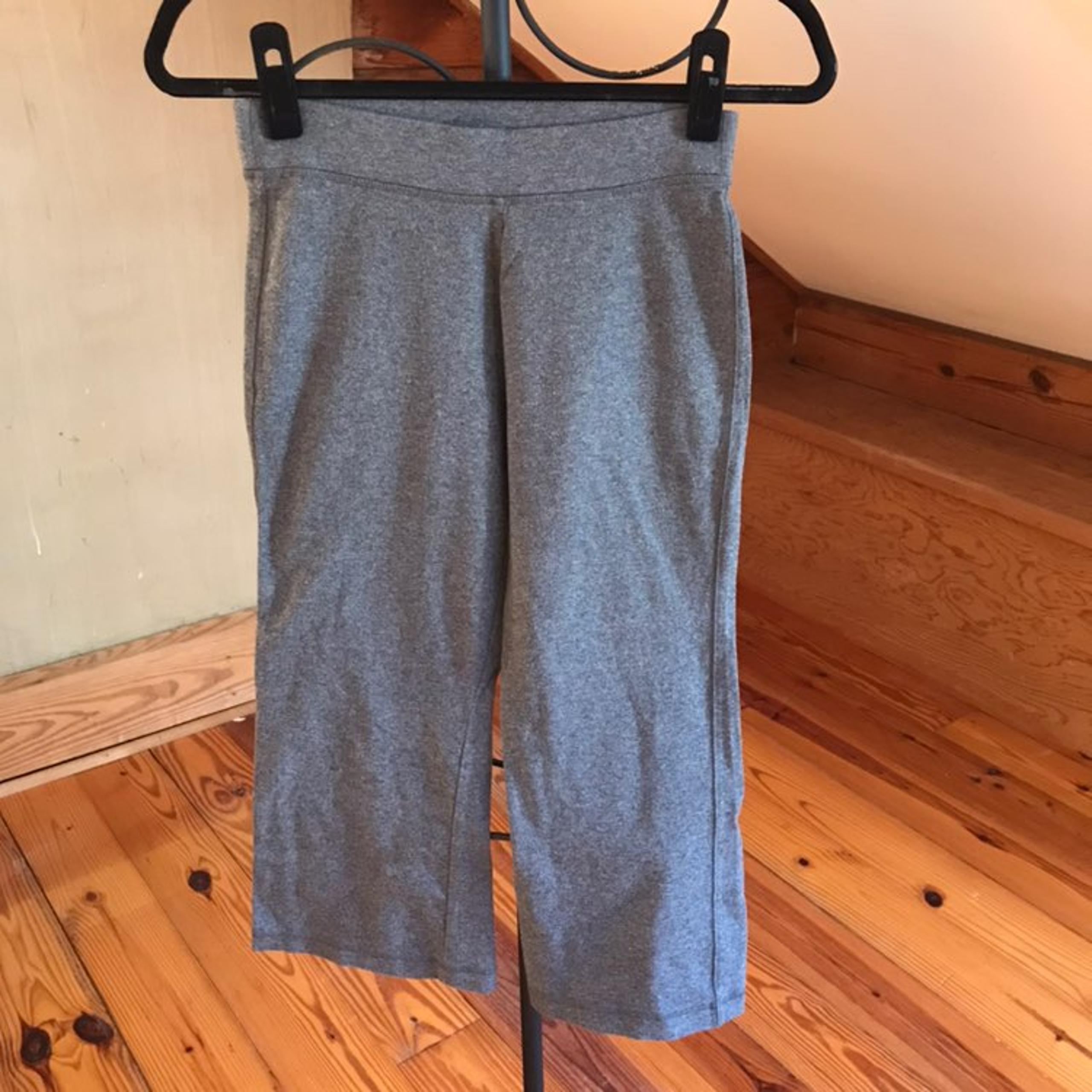 Gap Stretch Gray Capris, EUC, XS
