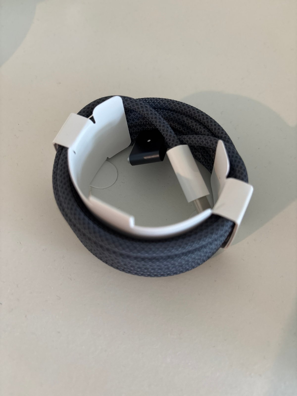 USB-C to MagSafe 3 Cable (2 m) - Midnight Genuine Apple