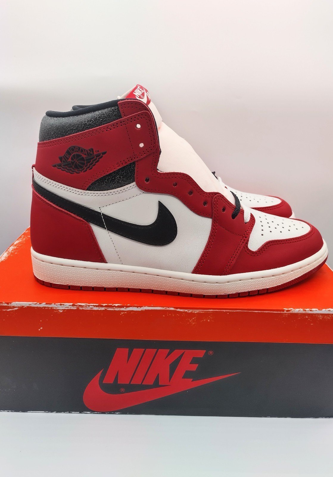 Air Jordan 1 Retro High OG (Chicago Lost & Found)