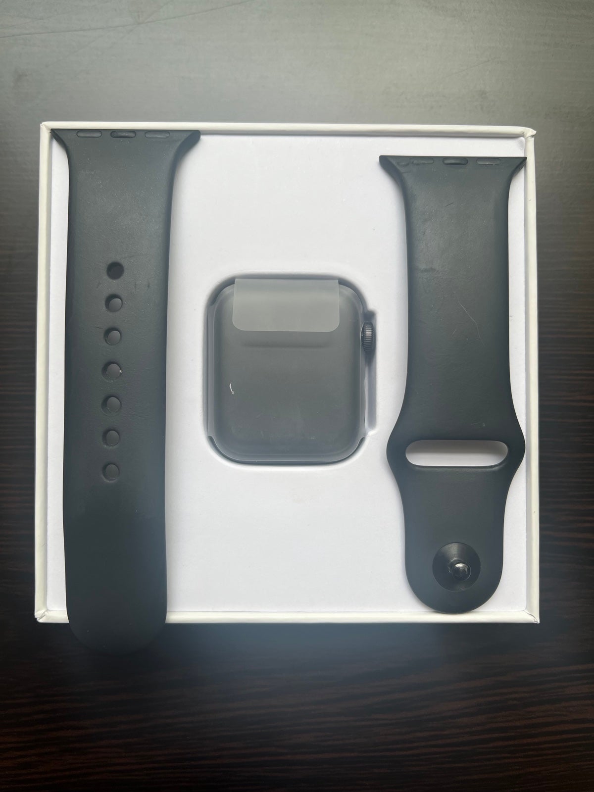 Apple Watch SE 40 mm in Space Gray