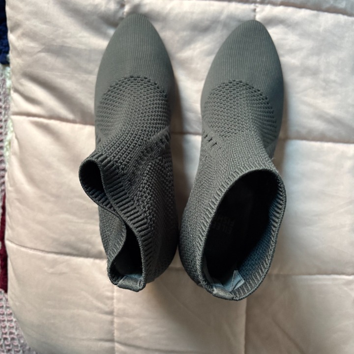 Eileen Fisher Purl women's size 7 Gray Knitted Booties with leather and suede