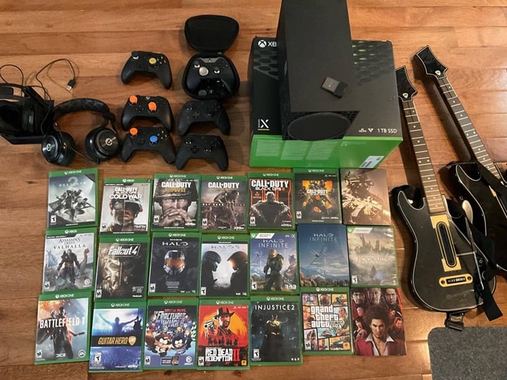 Perfect condition Xbox Series X and accessories