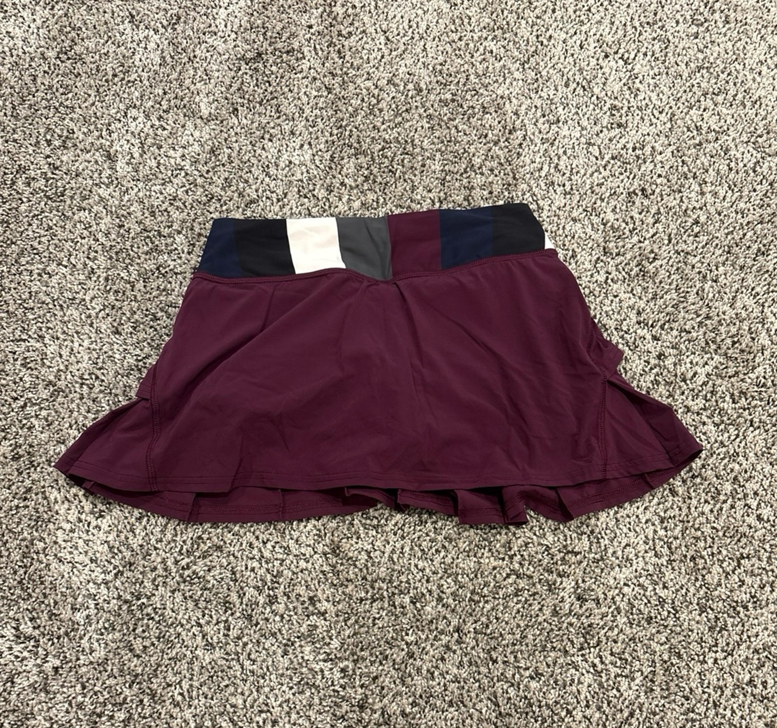 Lululemon woman’s athletic red patterned skirt