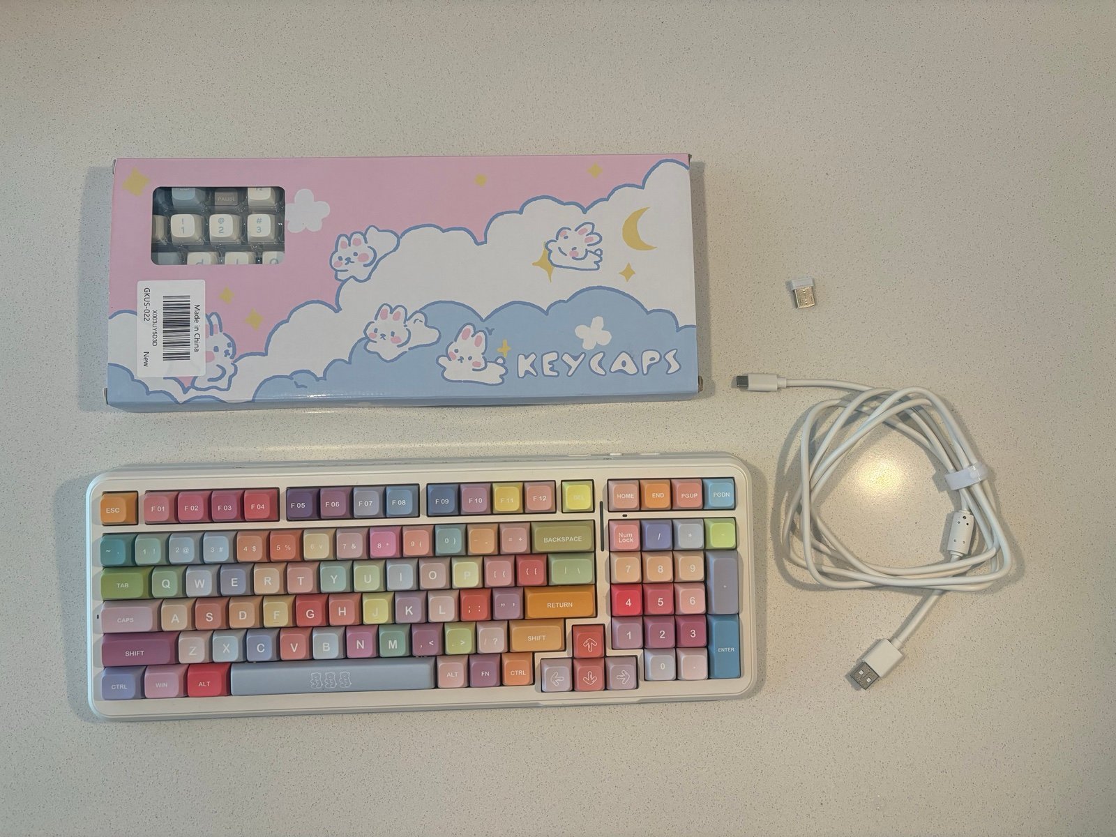 Keyboard with keycaps