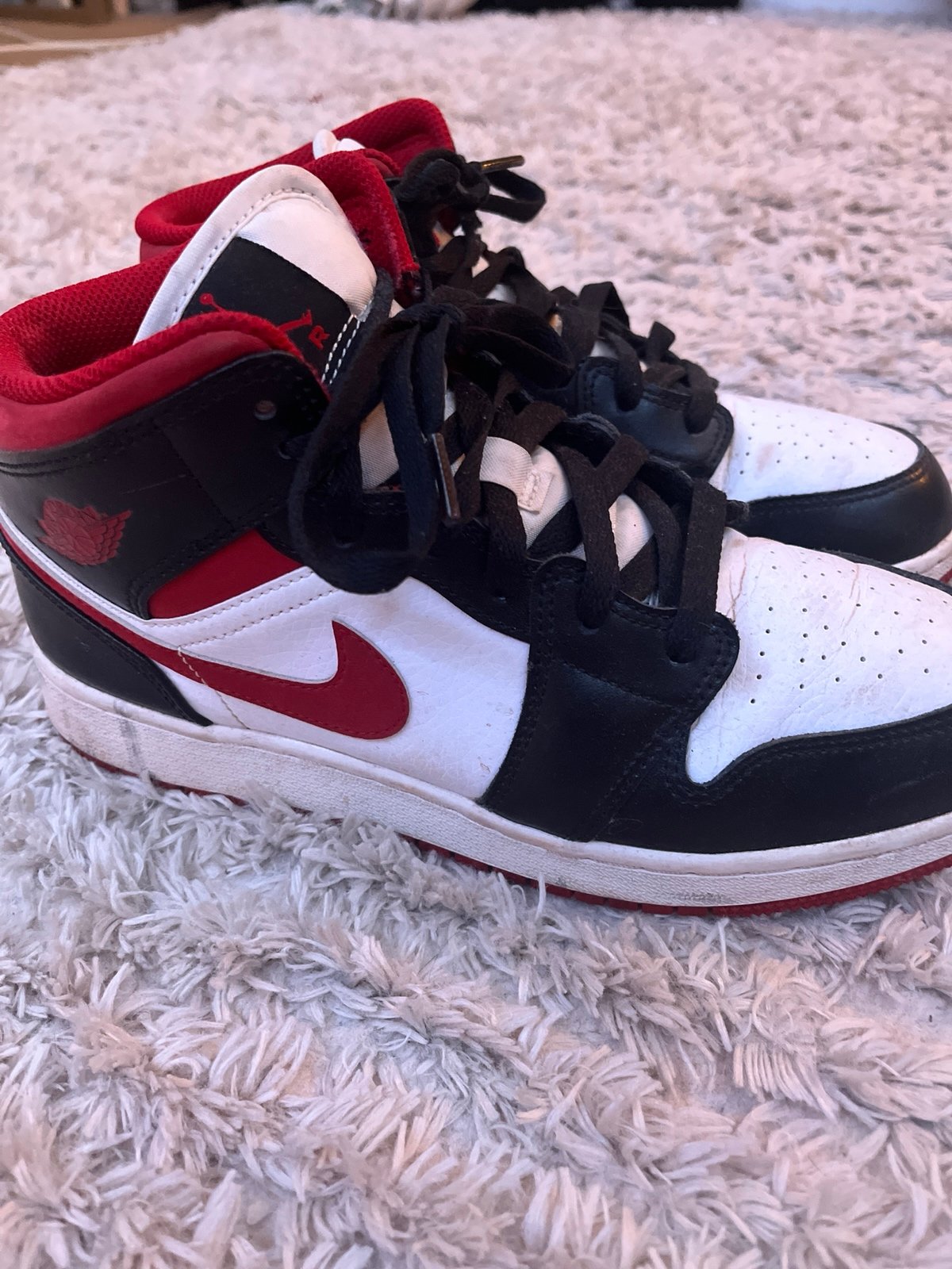 Jordan 1 mid