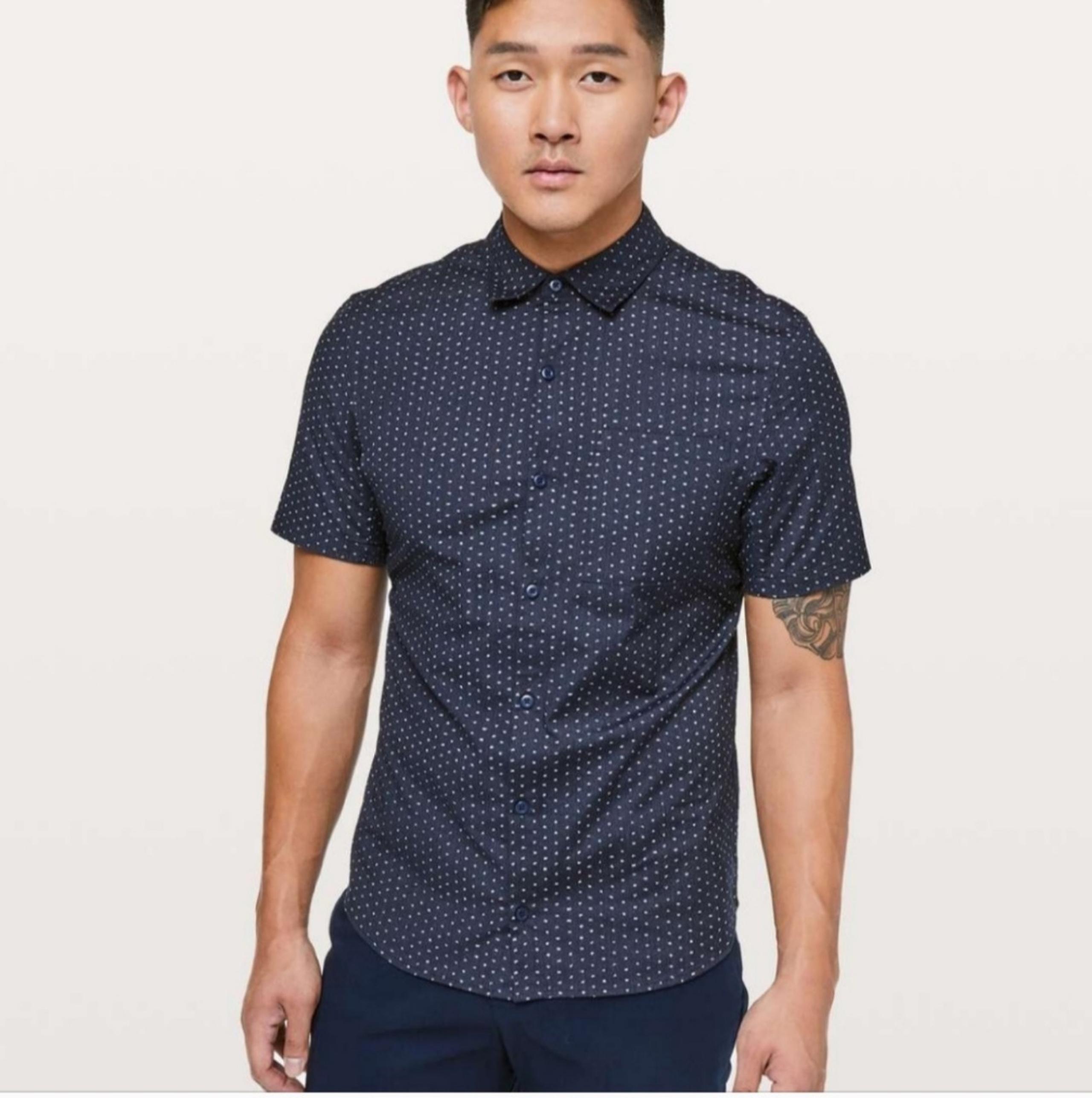 Lululemon All Town Short Sleeve Buttondown Size L