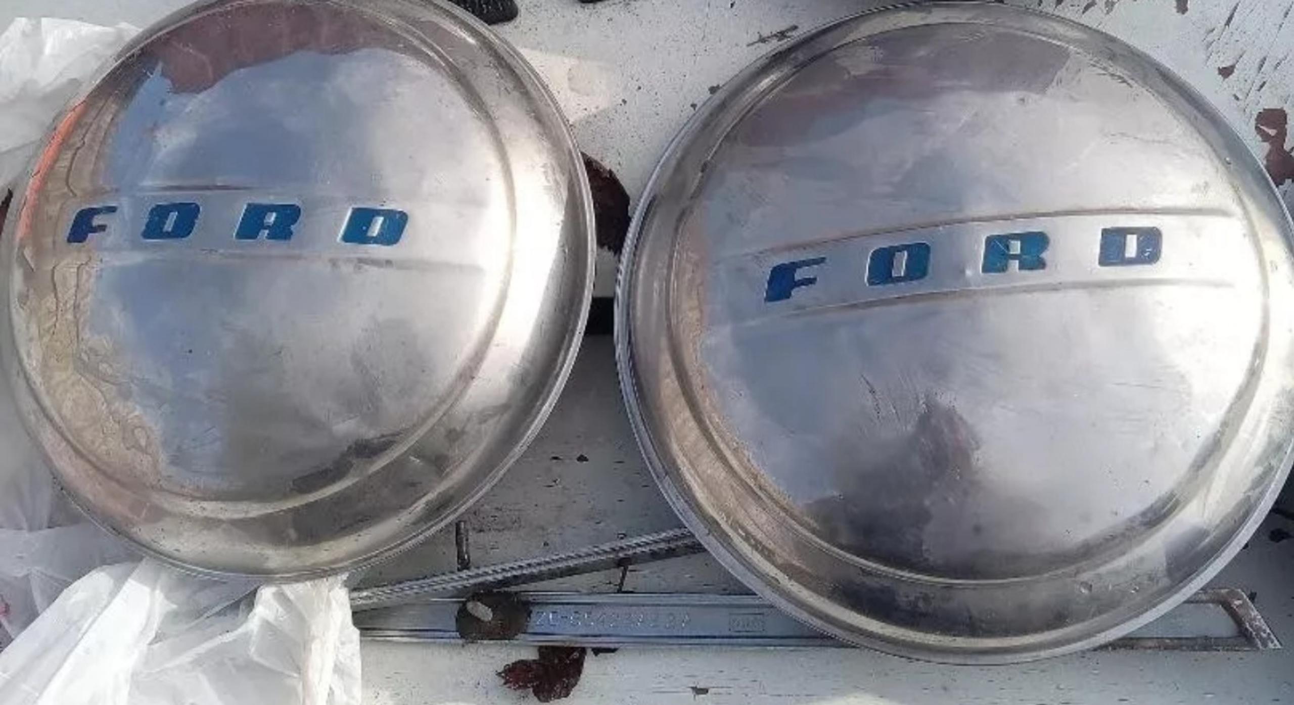 1947 1948 Ford Super Deluxe Hubcap Rim Wheel Cover Hub Cap set of 2