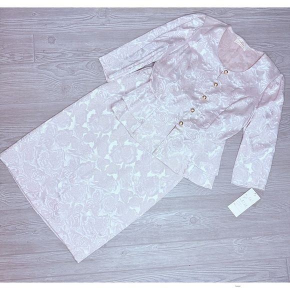 Nwt Glitz suit jacket and skirt suit with jacket and skirt a ruffle detail 14t