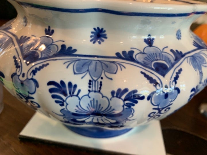 Beautiful piece for the blue & white home . Royal blue Delft flower pot