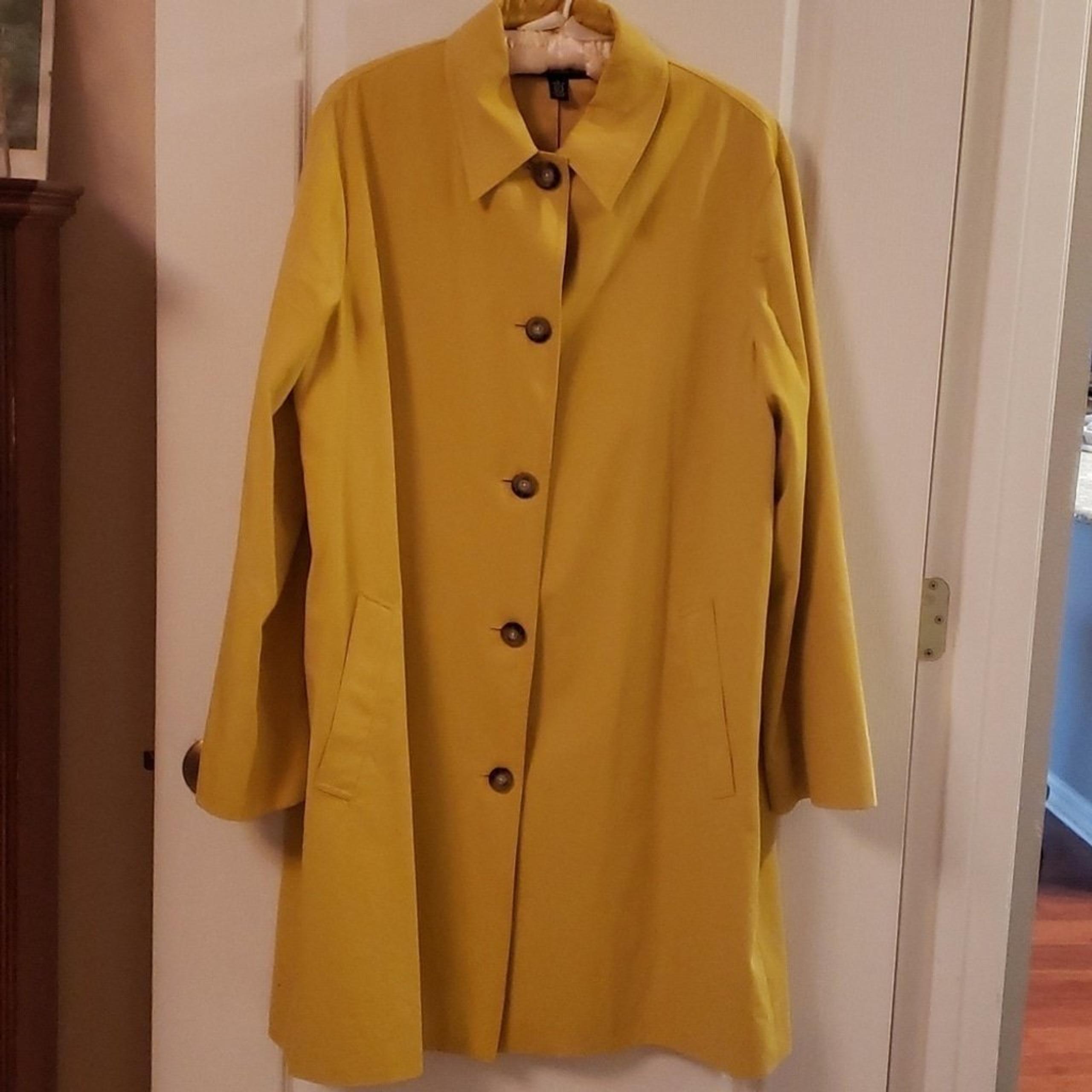 Ellen Tracy trench coat in Lime