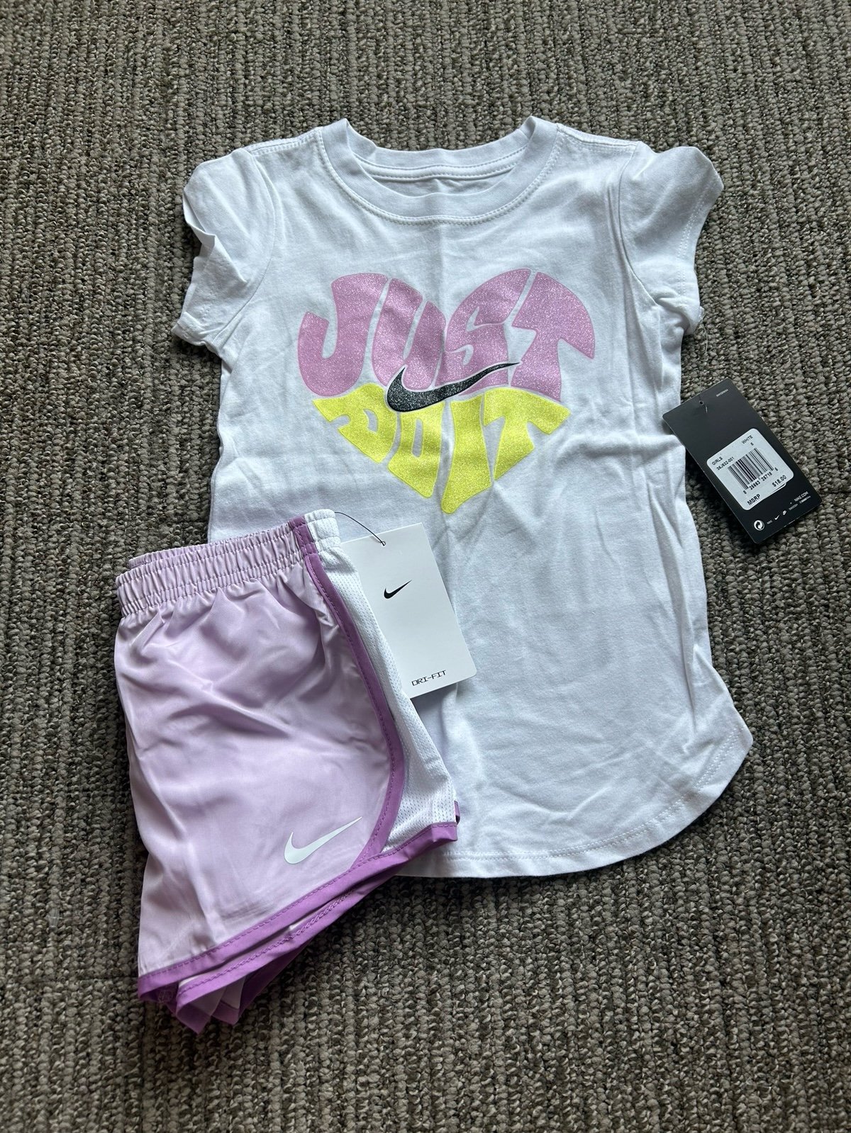 NWT Nike Girls Set size 5