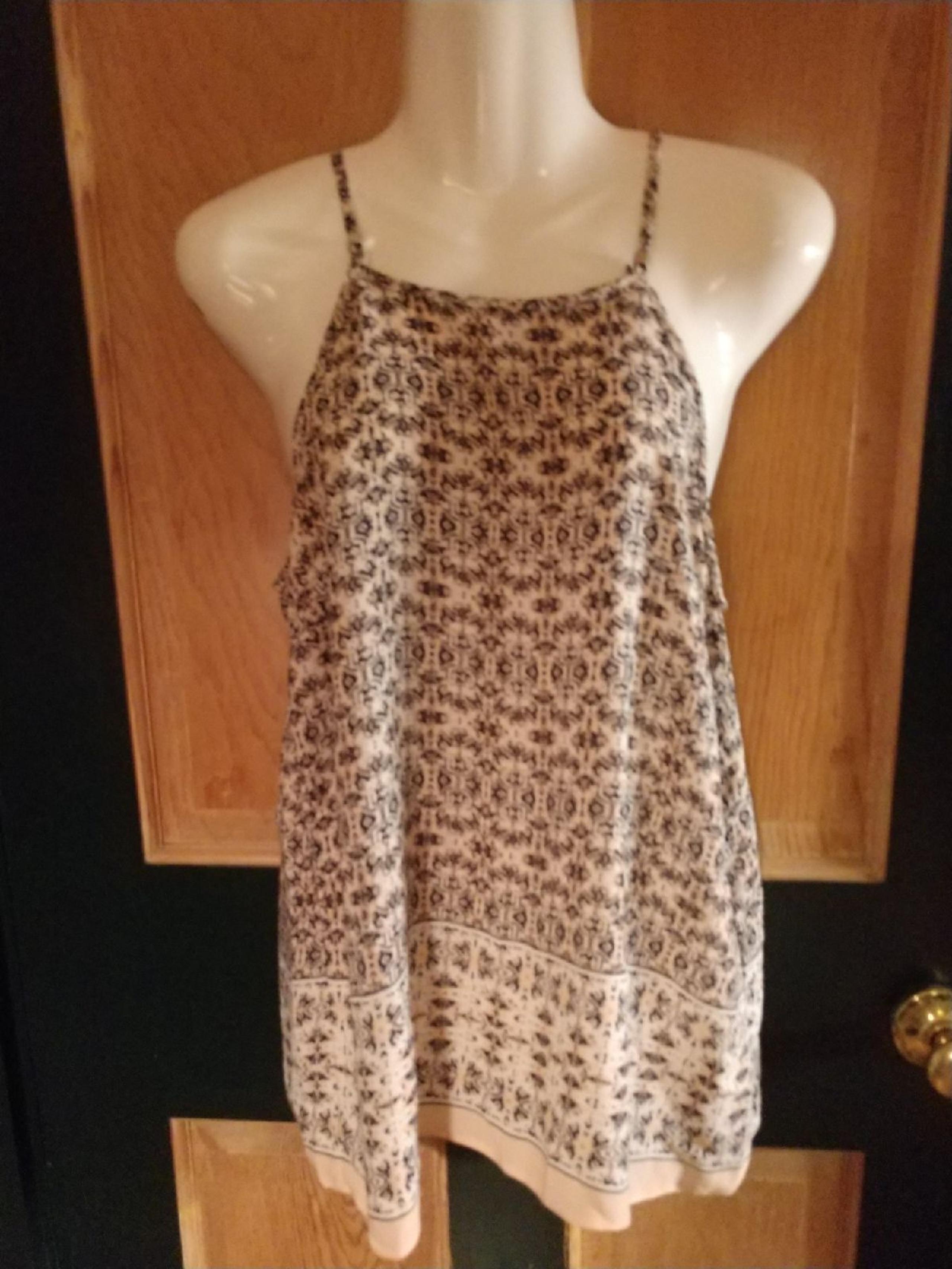 Atmosphere tank top NWOT
