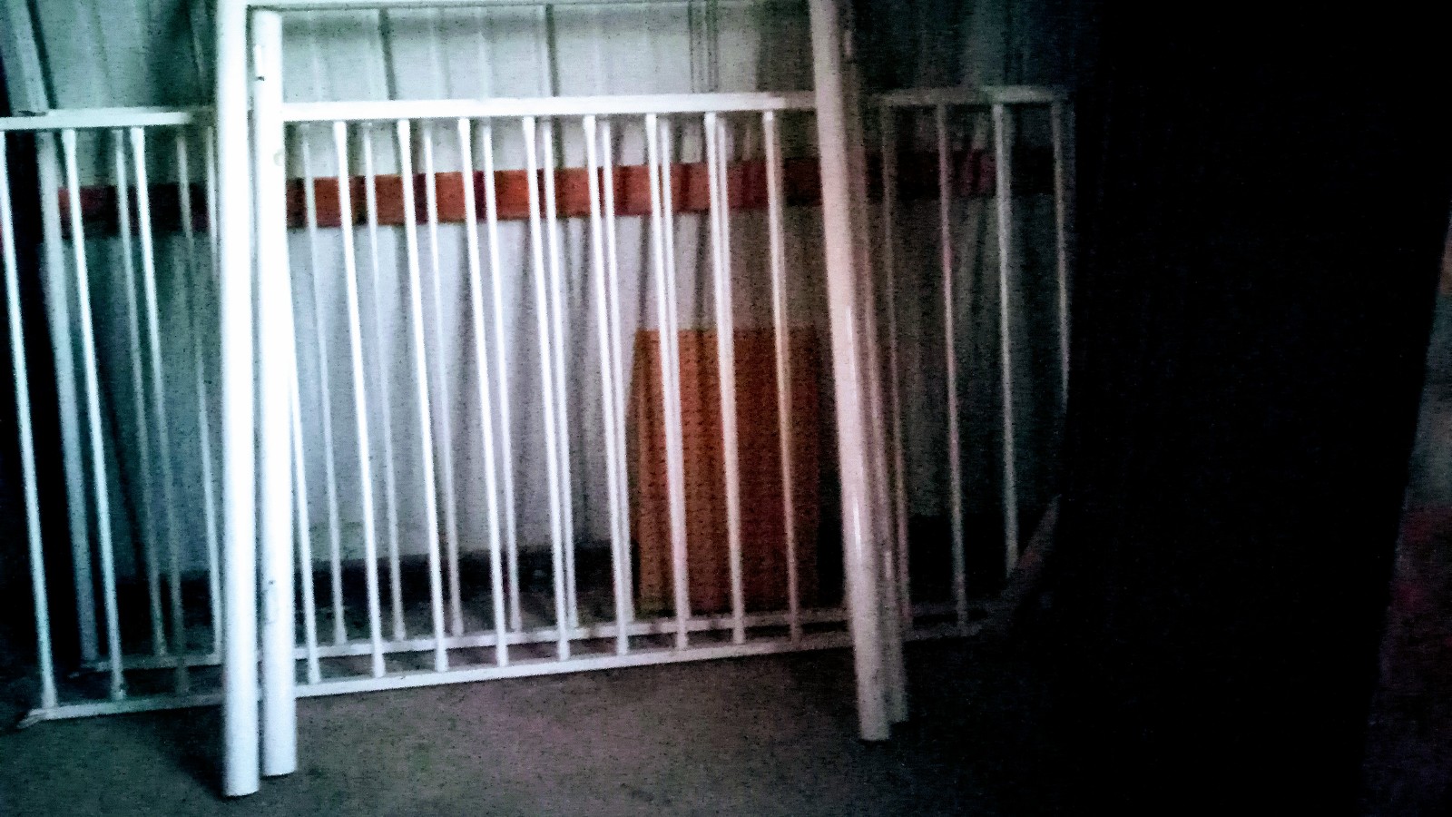 # 31 METAL BED FRAME AND LEGS