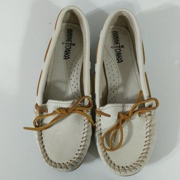 Minnetonka White Leather Moccasins Shoes Loafers Slip Ons - 5