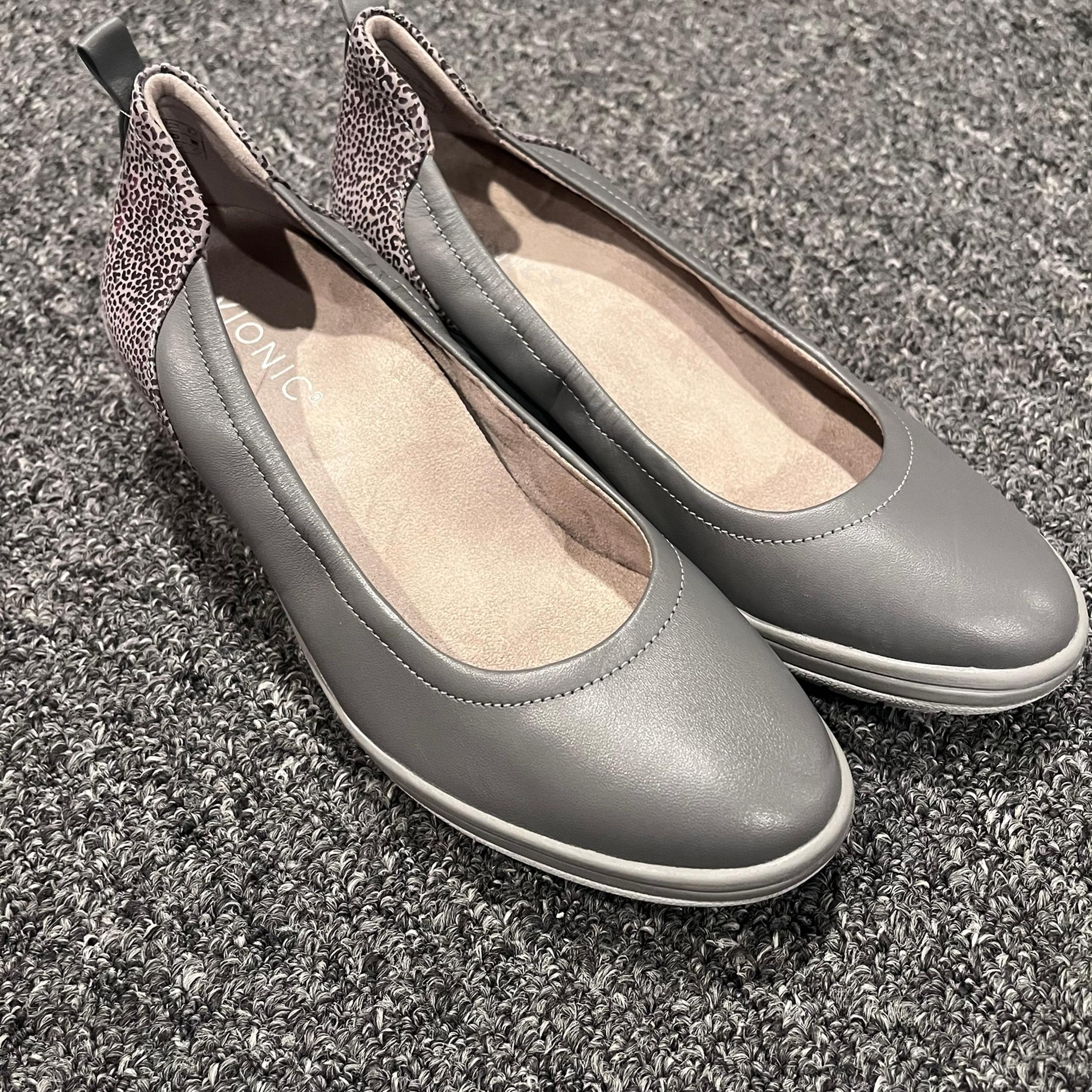 Womens Vionic Jacey Grey Leopard Leather Arch Support Wedge sz 6.5