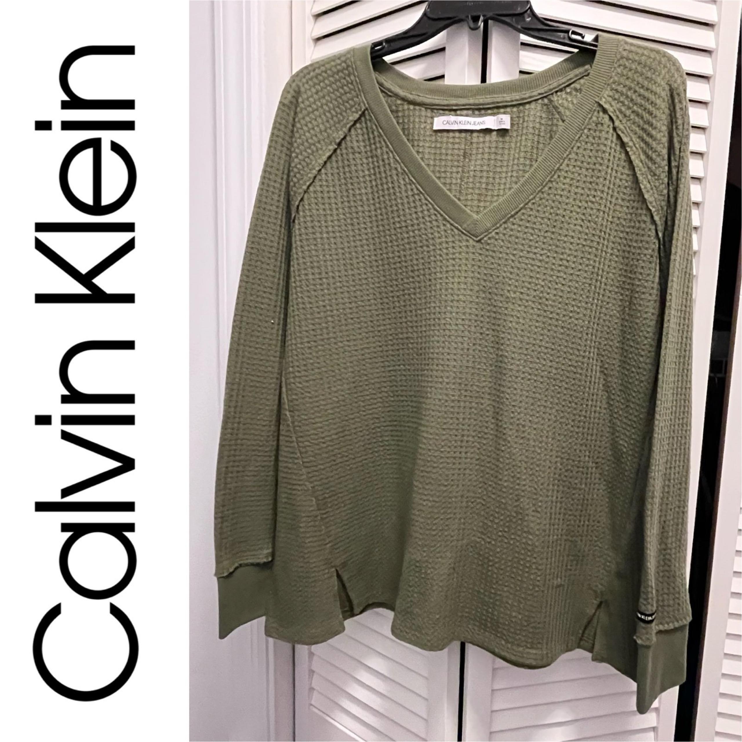EUC Calvin Klein Sweater