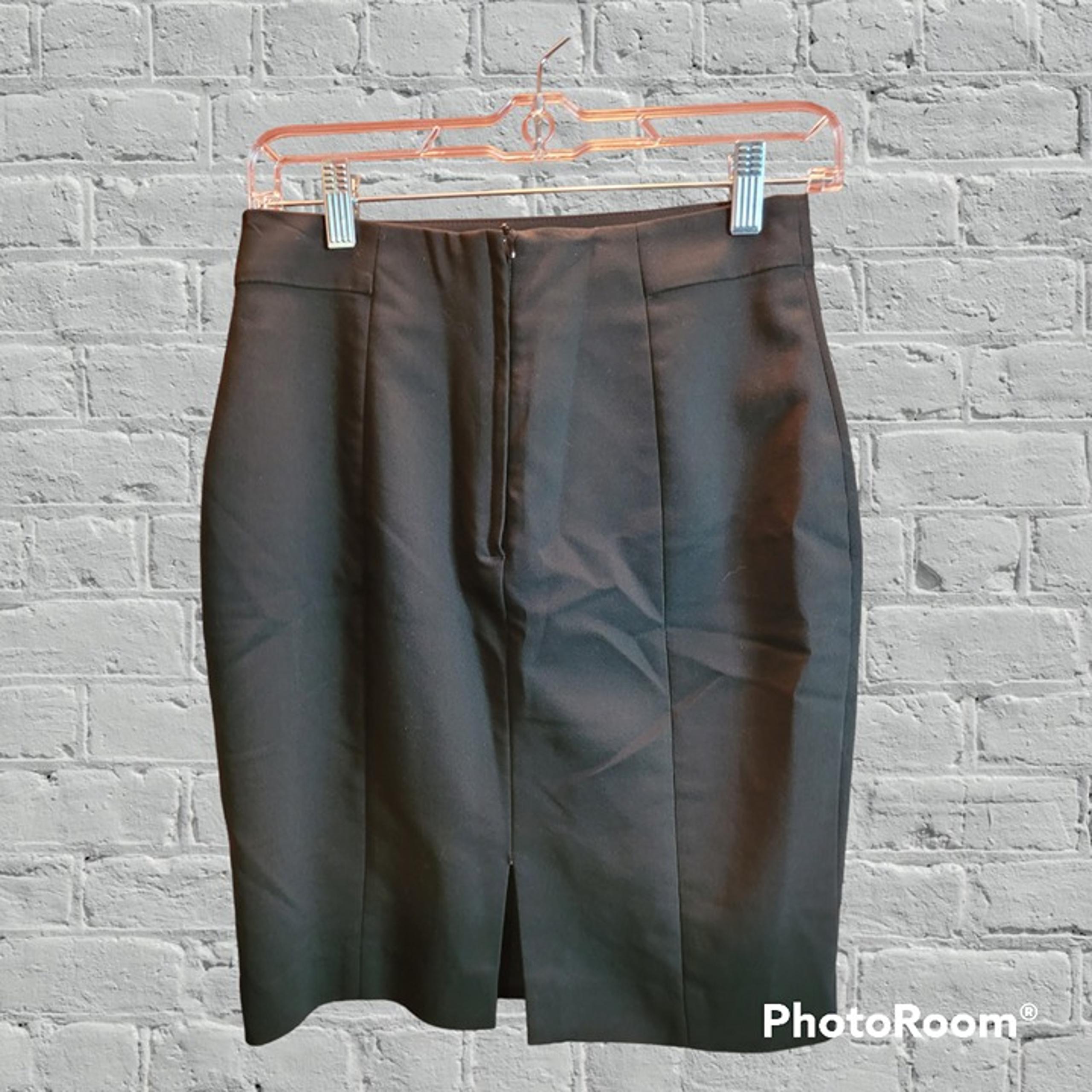 H&M Black Pencil Skirt Women's Size 6 {K92}