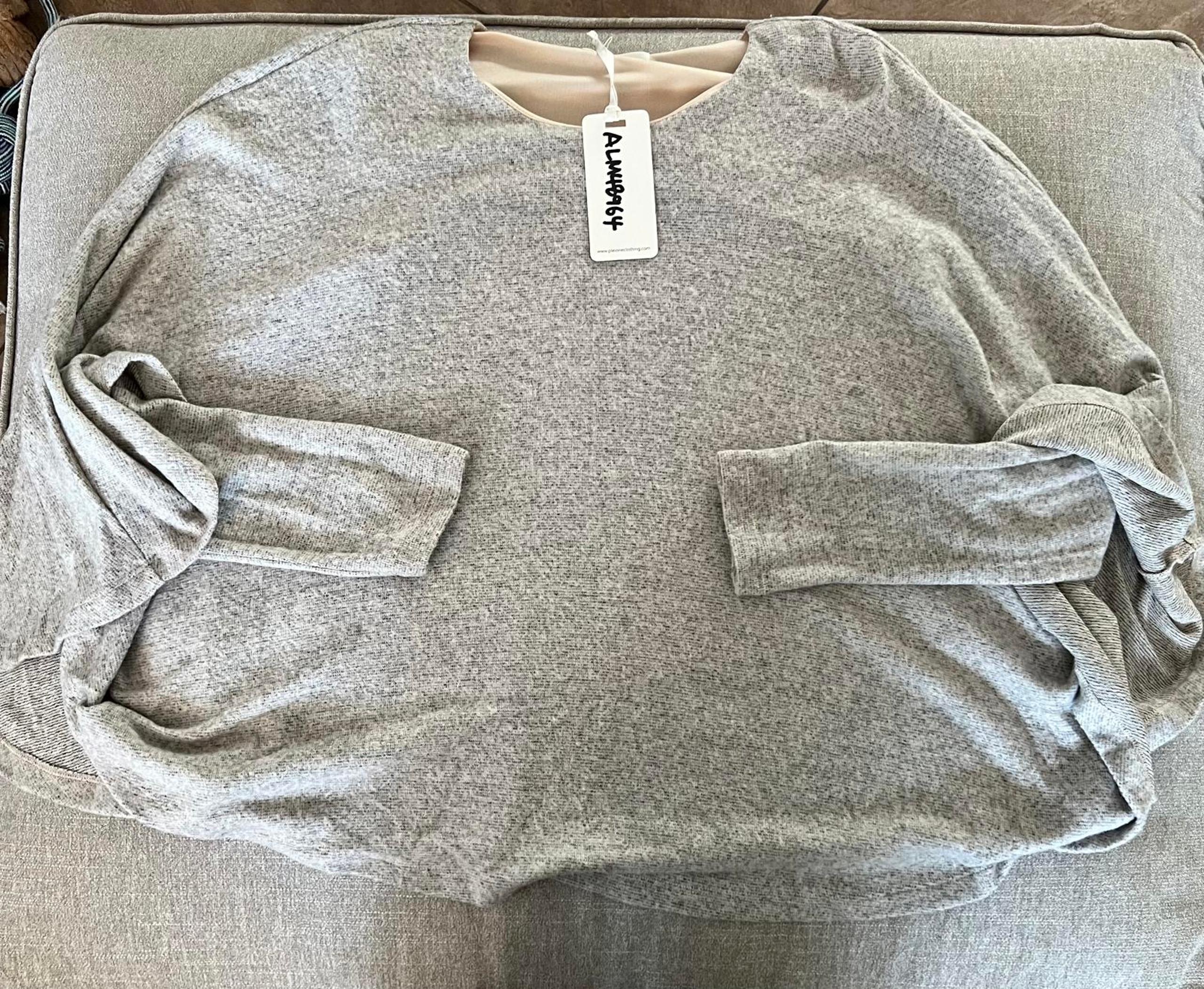 Anthropologie Pleione Poncho Grey Top - Size S