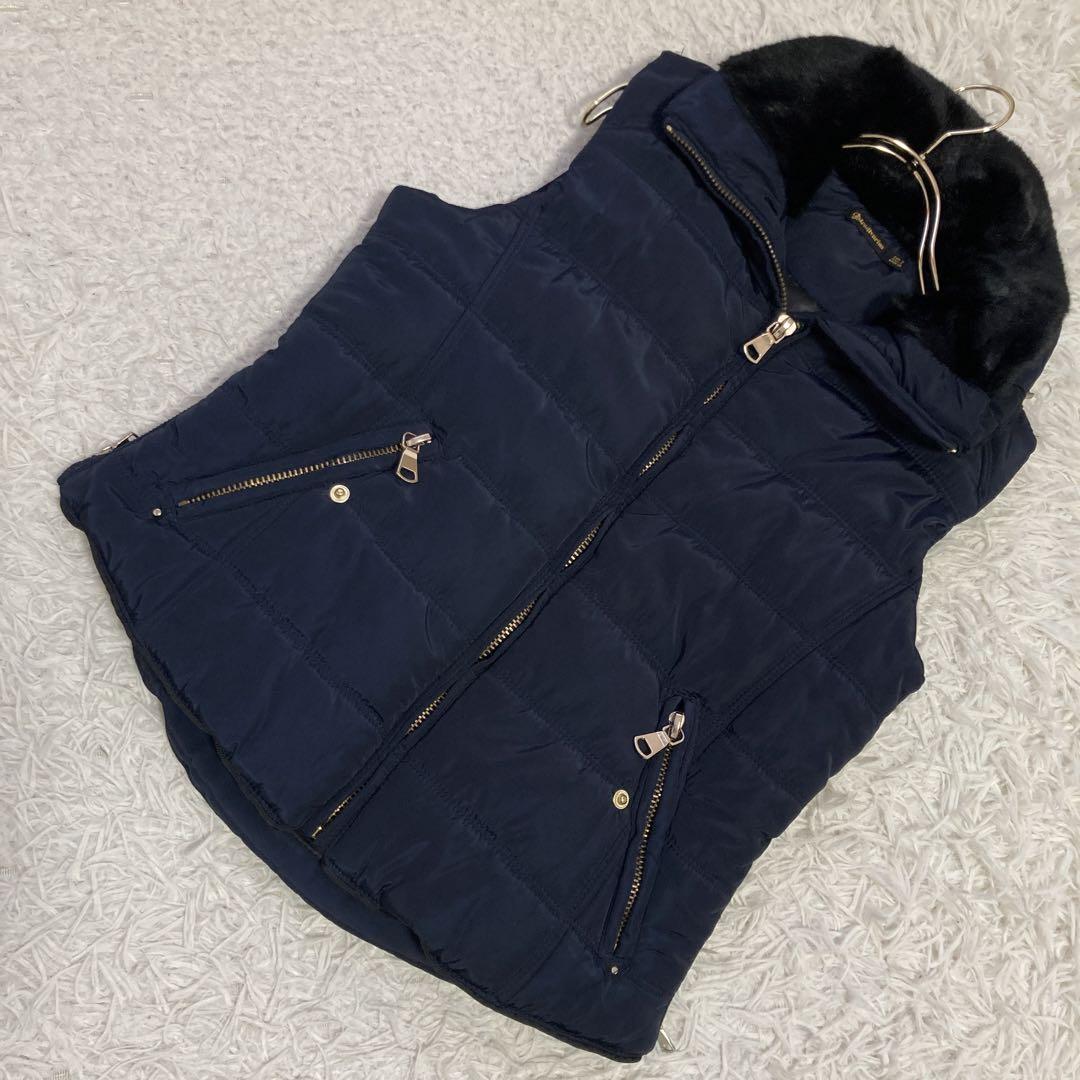 Stradivarius Navy Down Vest Size S with Fur, Chic and Elegant