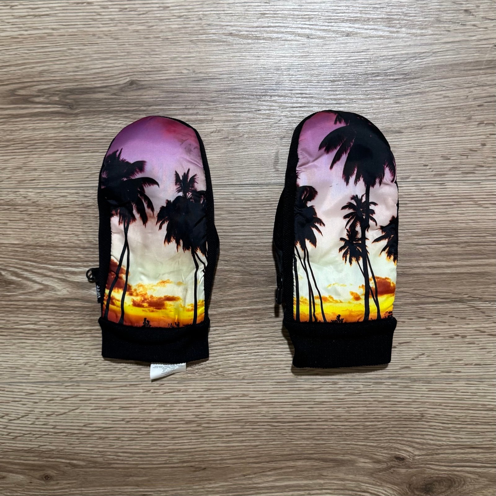 NEFF Medium Snowboarding Mittens