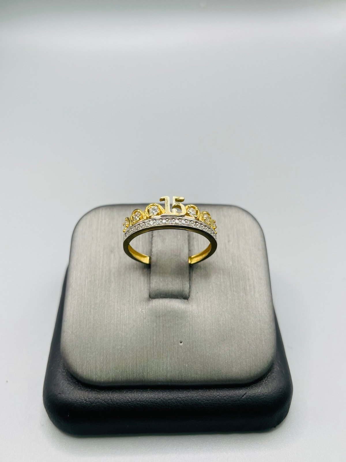 10 KT REAL GOLD CROWN RING