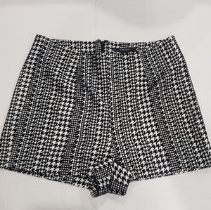 FOREVER 21 Black White Shorts M L
