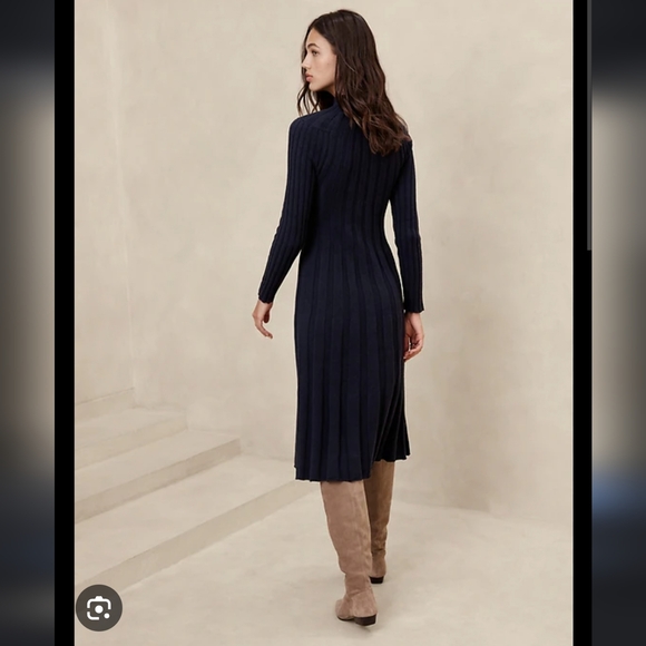 Banana Republic NWOT Ribbed Midi Sweater Dress in Navy size S