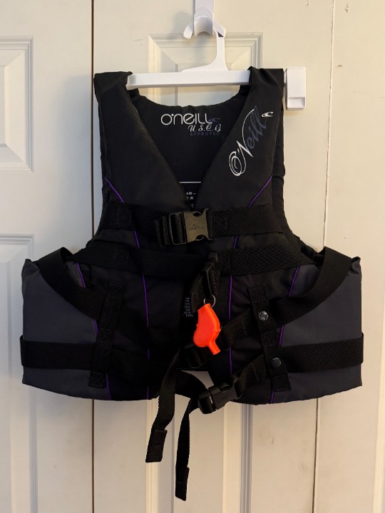 Used-Adult O'neil life jacket size XL 90 lbs and more, chest 40-42 Type III PDF