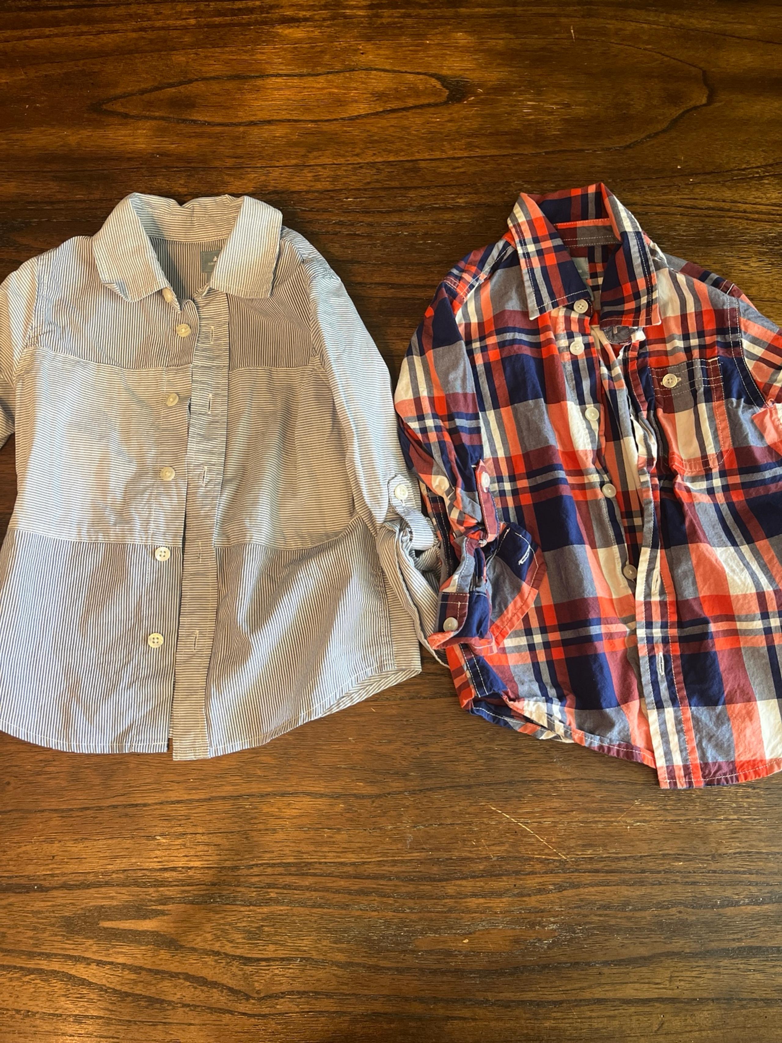 2 Gap Boys Size 4 Longsleeved Buttonup Shirts
