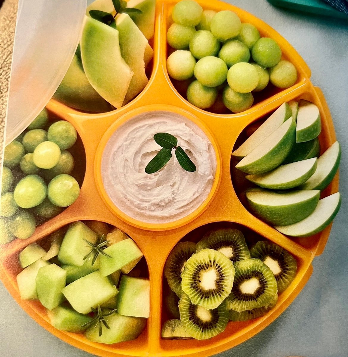 New Tupperware Serving Center Set