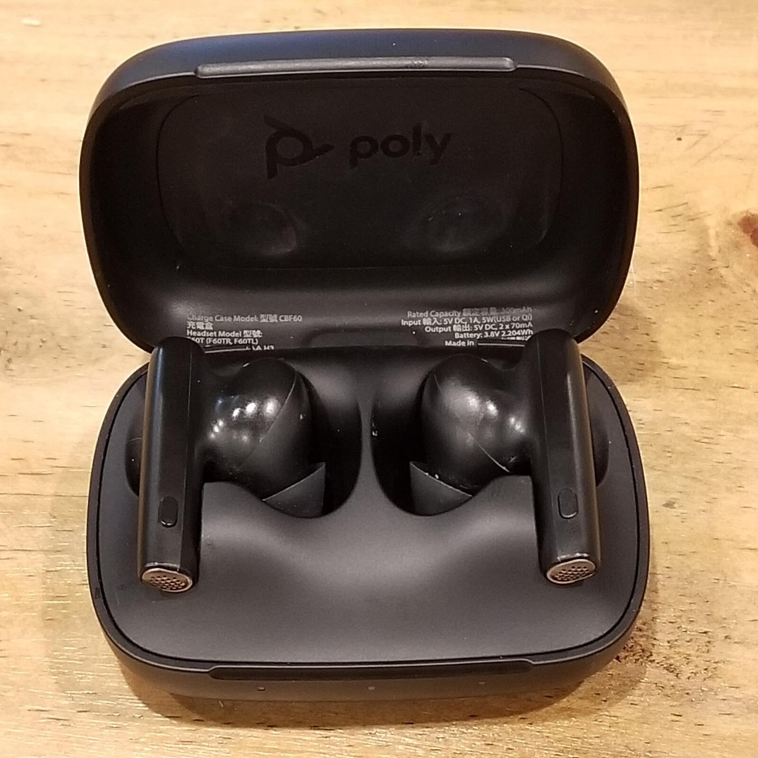 Poly Voyager Free 60+ UC Mic Adaptive ANC IP54 Bluetooth Multipoint