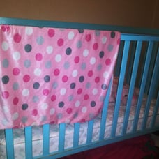 baby crib/day bed