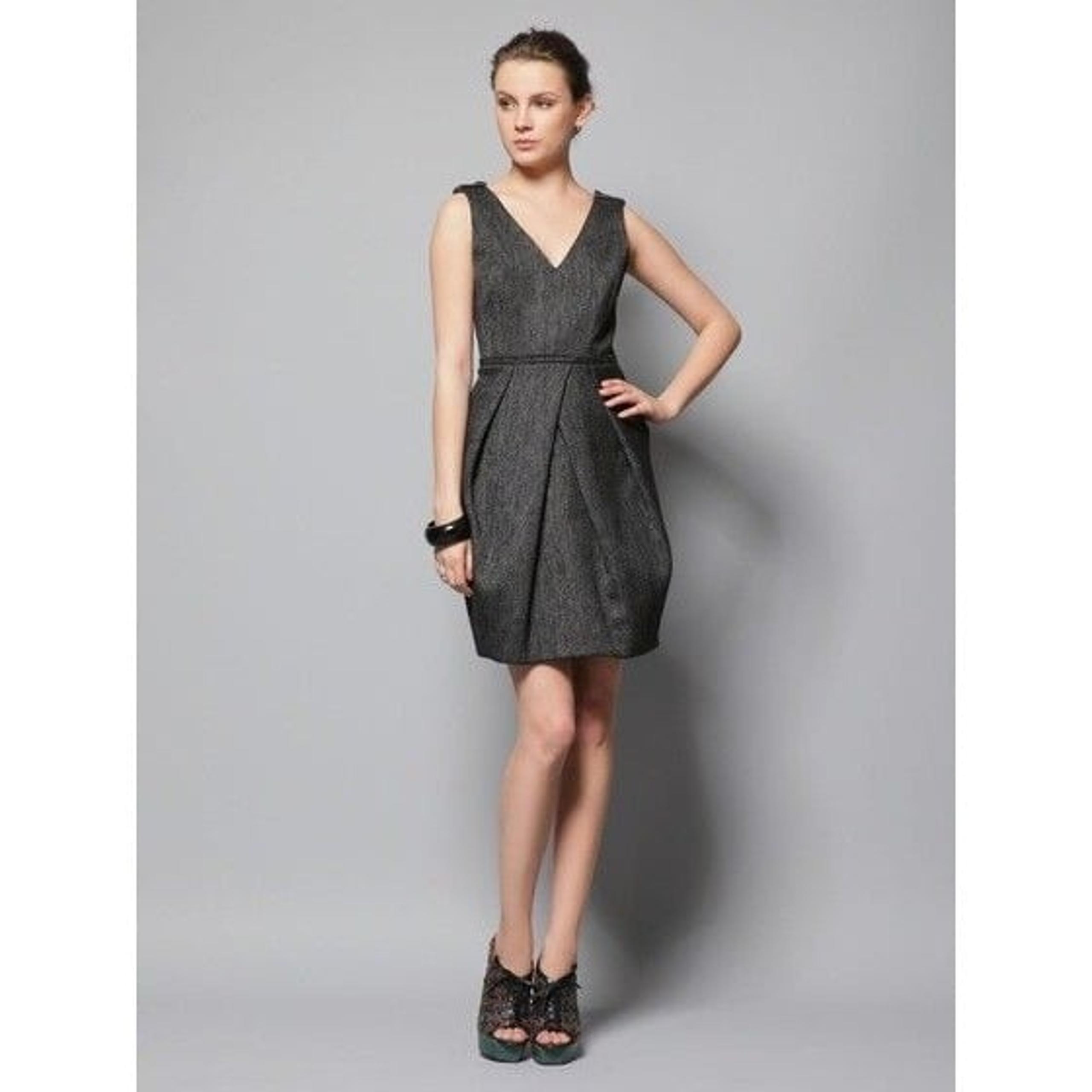 Women's NWT Vera Wang double faced wool herringbone tweed dress in gray- 4
