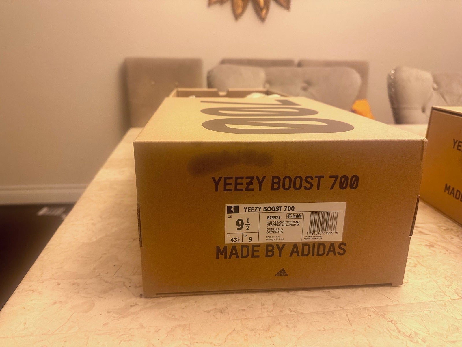 Insider Sale - Yeezy Adidas Boost 700 Wave Runner - Thrifty Thursday Throwdown:£251[hoMen_5102593ua]