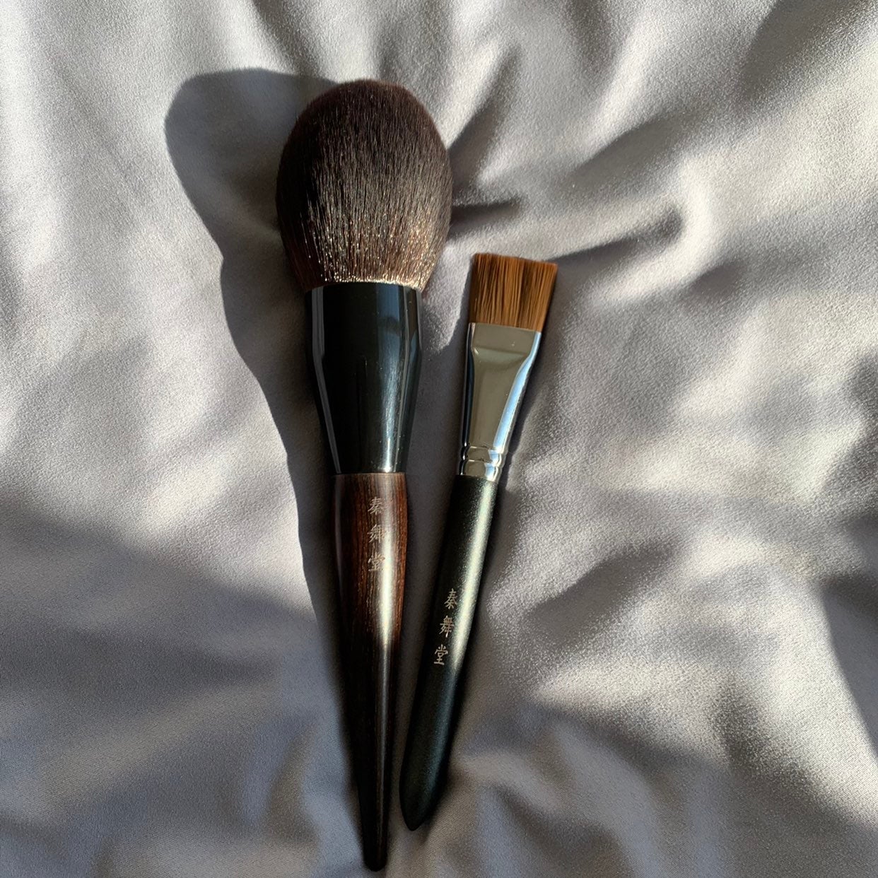 grey squirrel tail makeup brushes