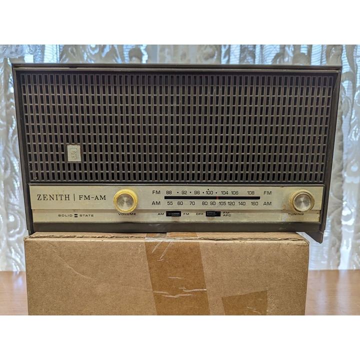 VTG ZENITH MODEL A-311-A FM/AM RADIO - FOR PARTS OR REPAIR ONLY -SEE DISCRIPTION