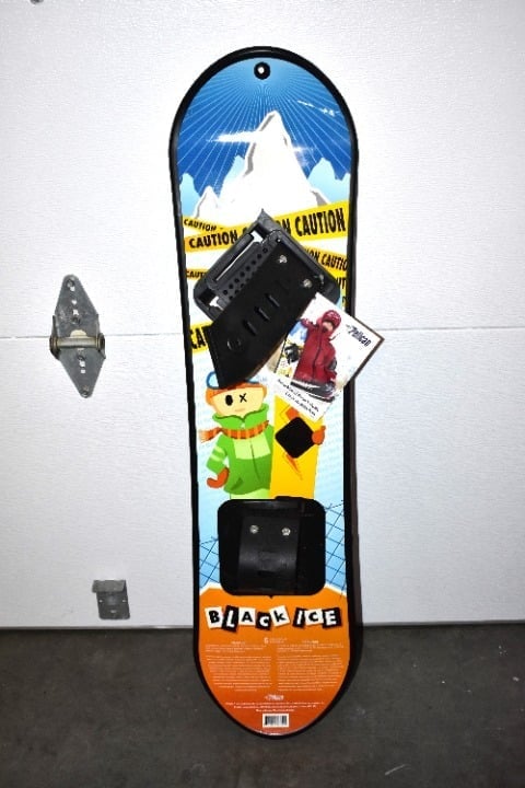 PELICAN BLACK ICE SNOWBOARD & PELICAN BINDINGS FOR CHILDREN NWT