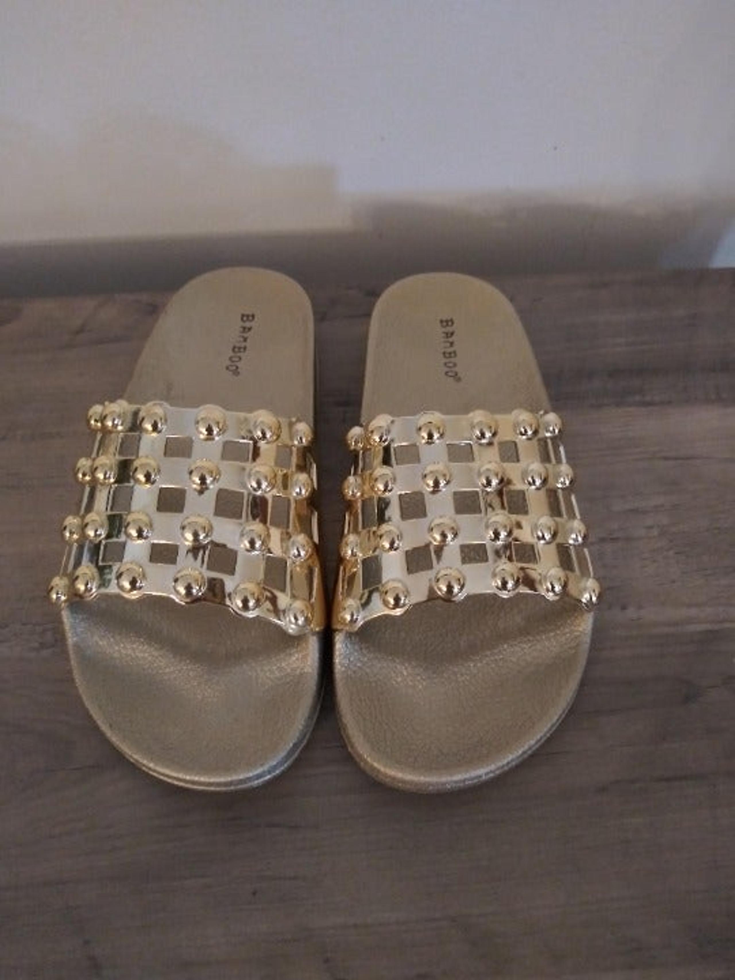 Cute and Comfy Gold Cage Slides-Size 7