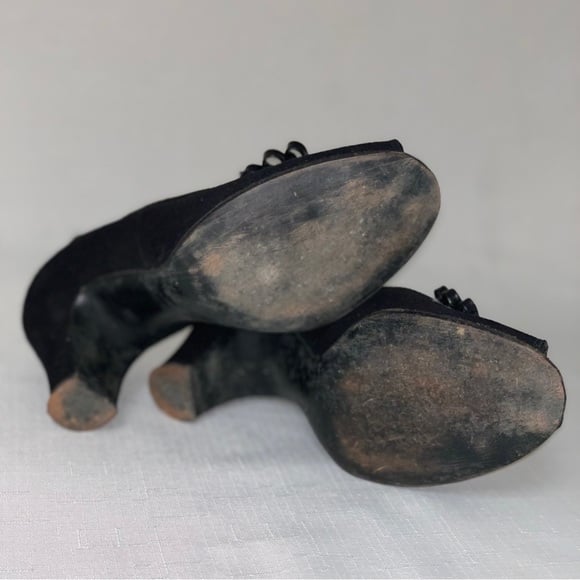 Antique 1920 Black Velvet Heel Peep Toe Pump 8 Slip On Flapper Era Vintage