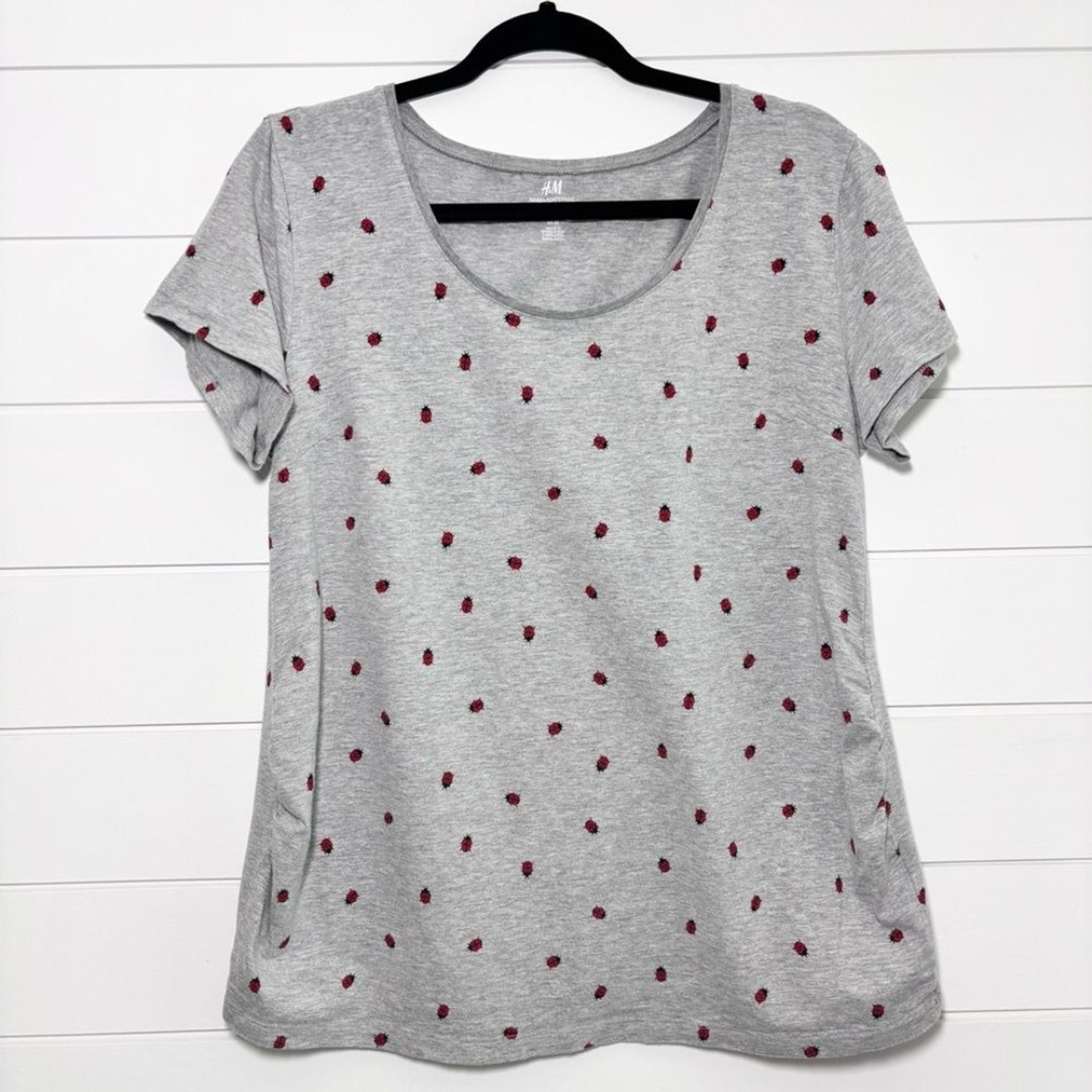H&M maternity Cotton T-shirt gray with an adorable ladybug pattern Size XL