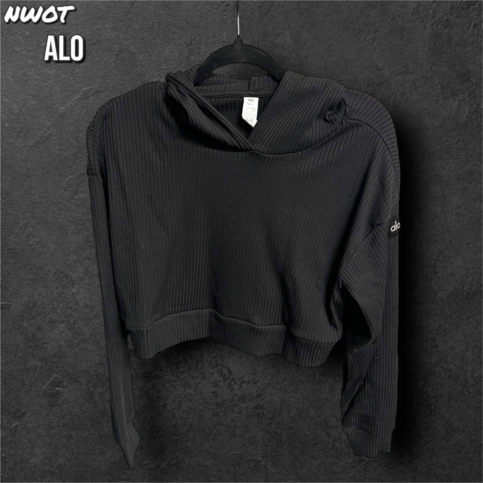 NWOT Alo Yoga Super Soft Ribbed Crop Hoodie - black