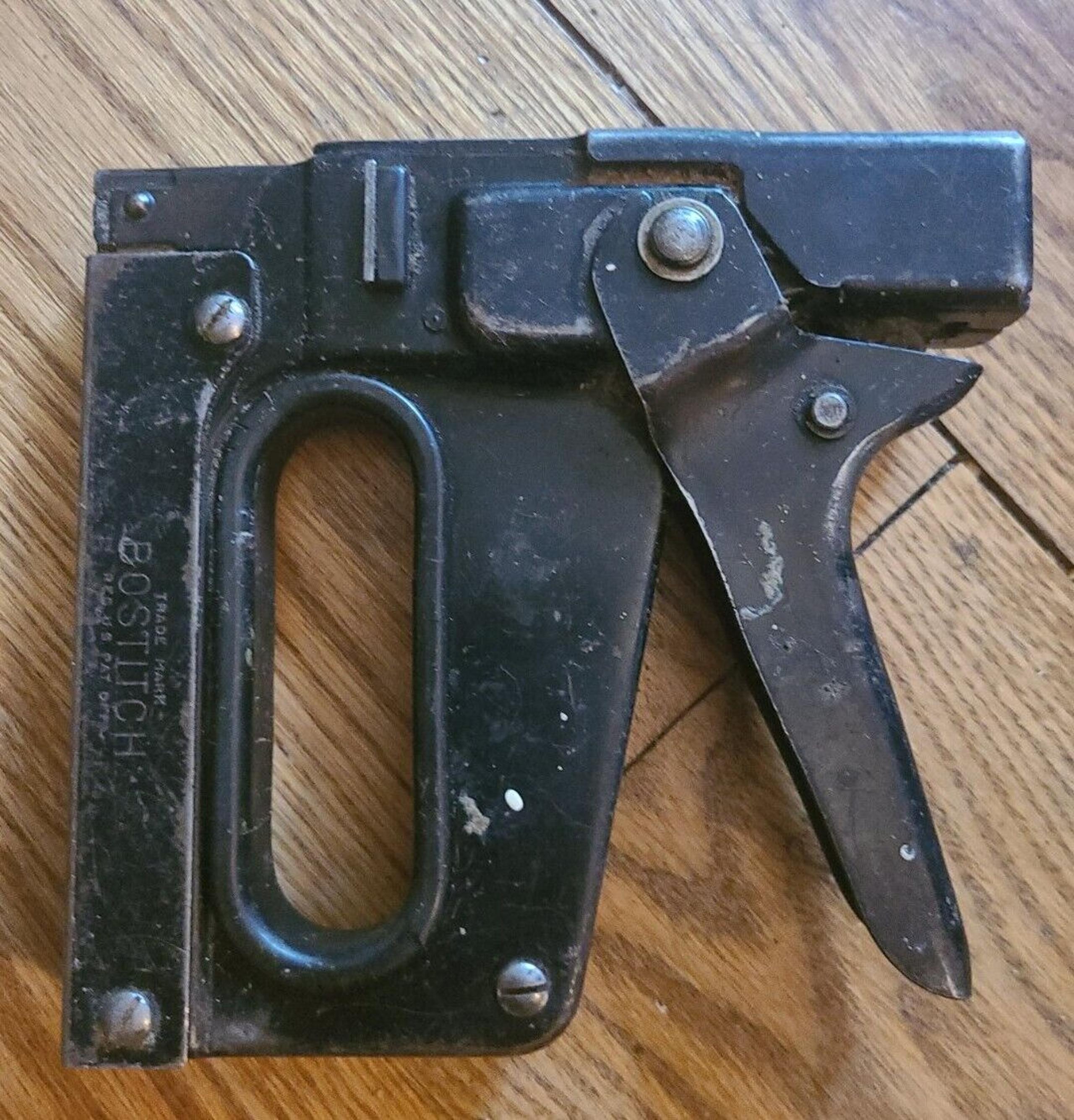 VINTAGE BOSTITCH MODEL T-5 HEAVY DUTY BLACK STAPLE GUN