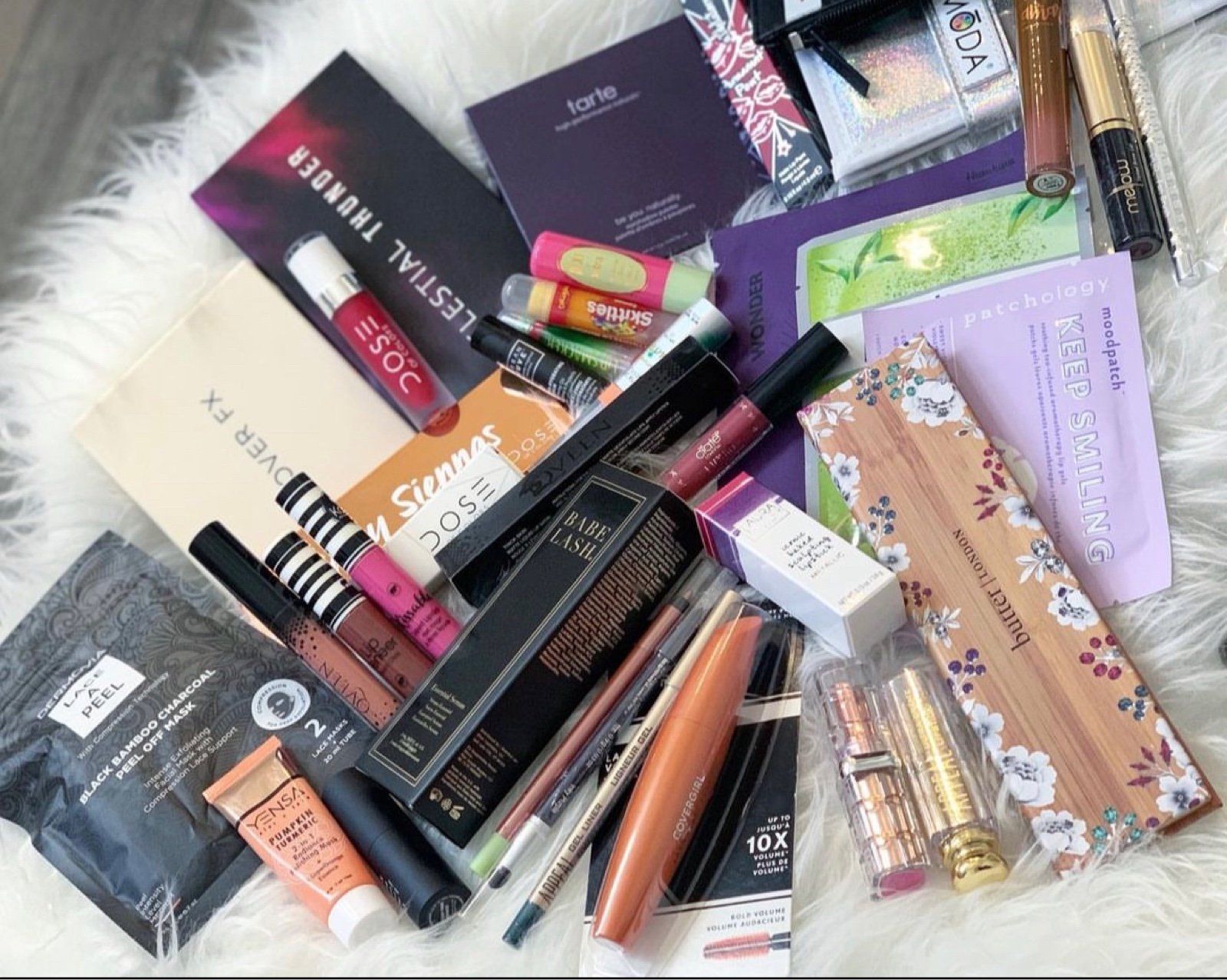 100 Makeup Mystery Bundle (150+ value)