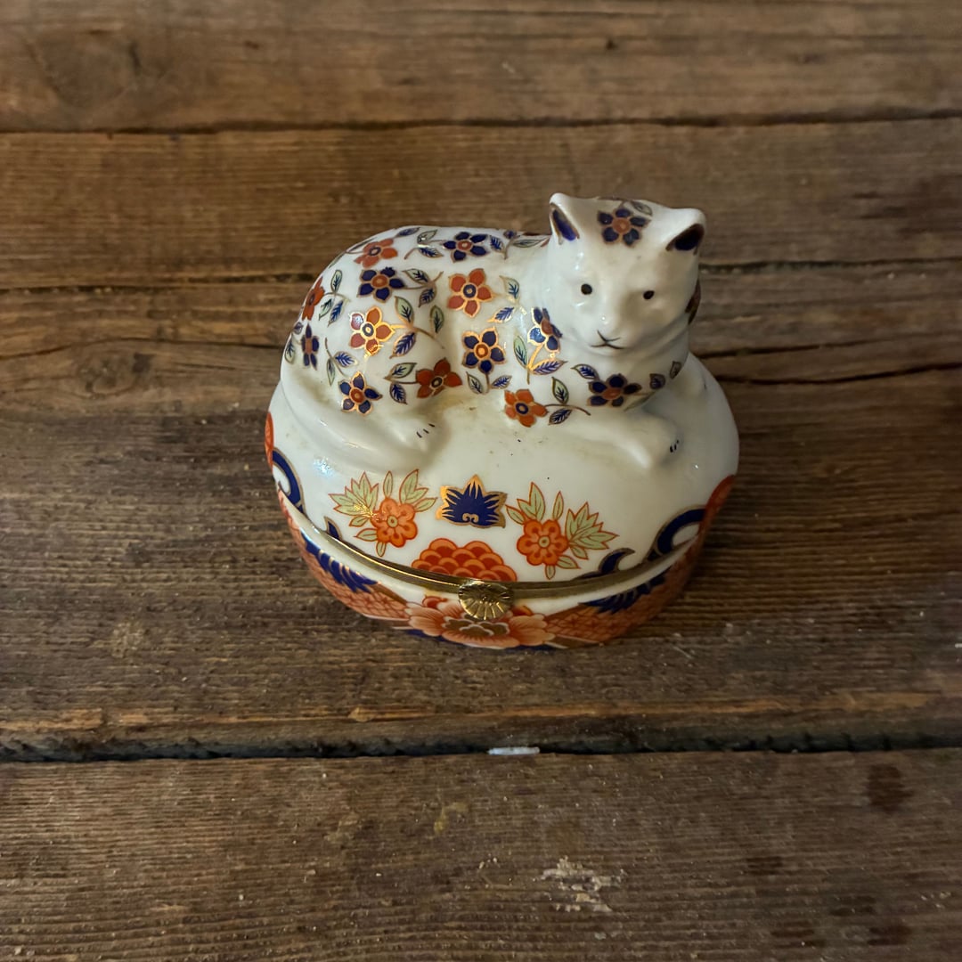 Vintage Andrea by Sadek Imari Style Cat Porcelain Trinket Box Hinged Lid Floral