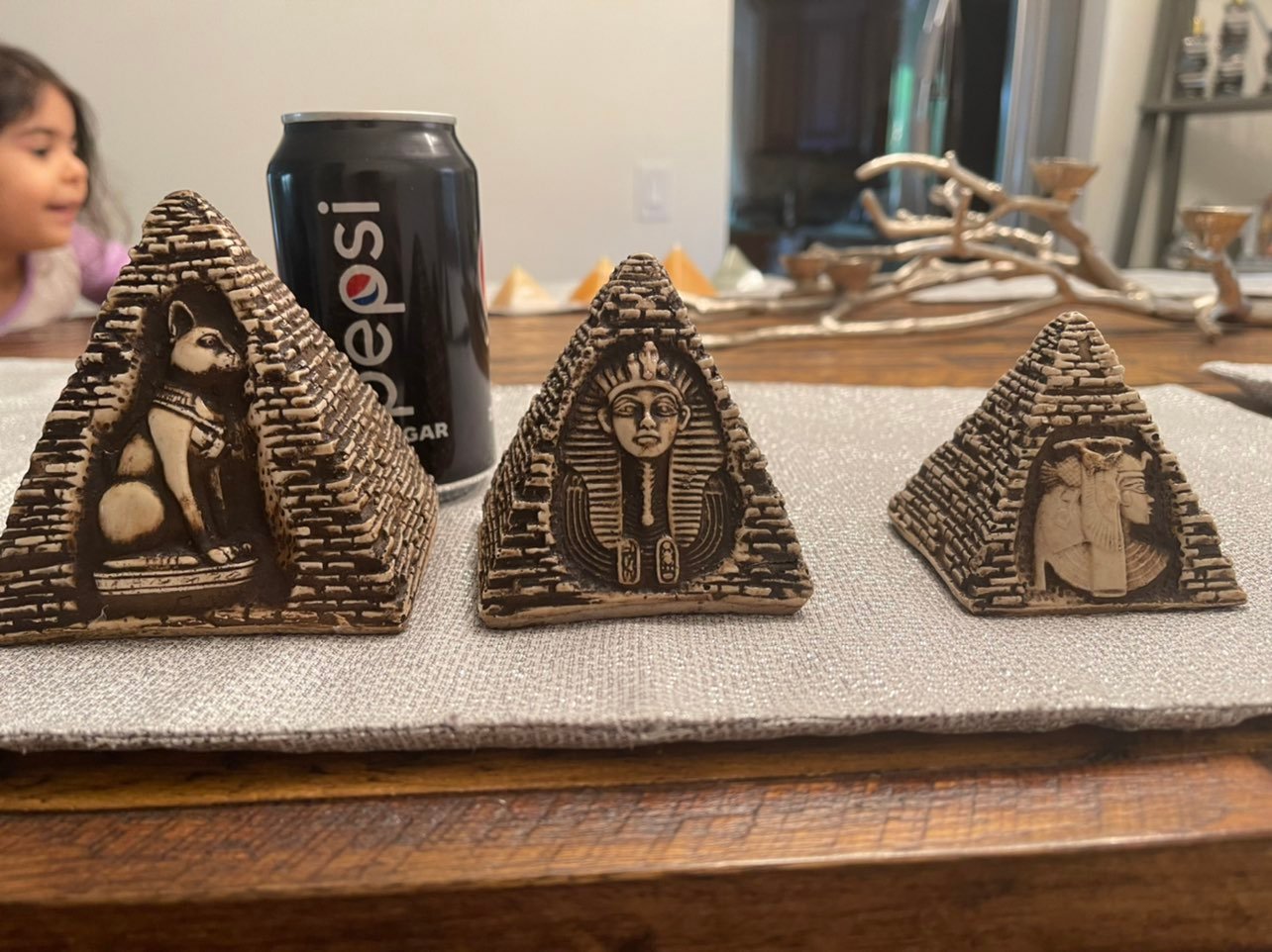 Pyramid set decor