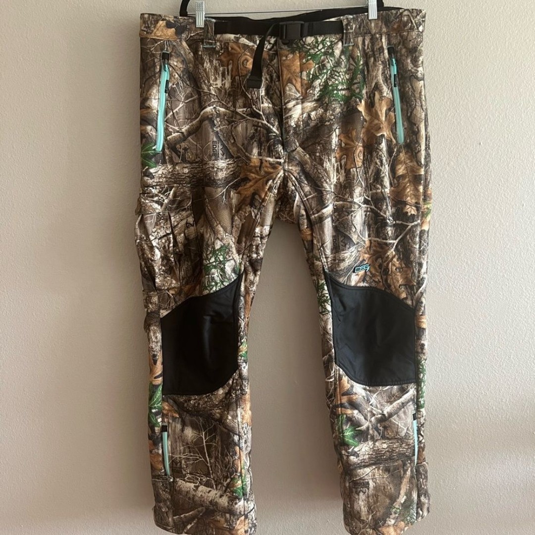 Woman’s Camouflage Hunting Pants